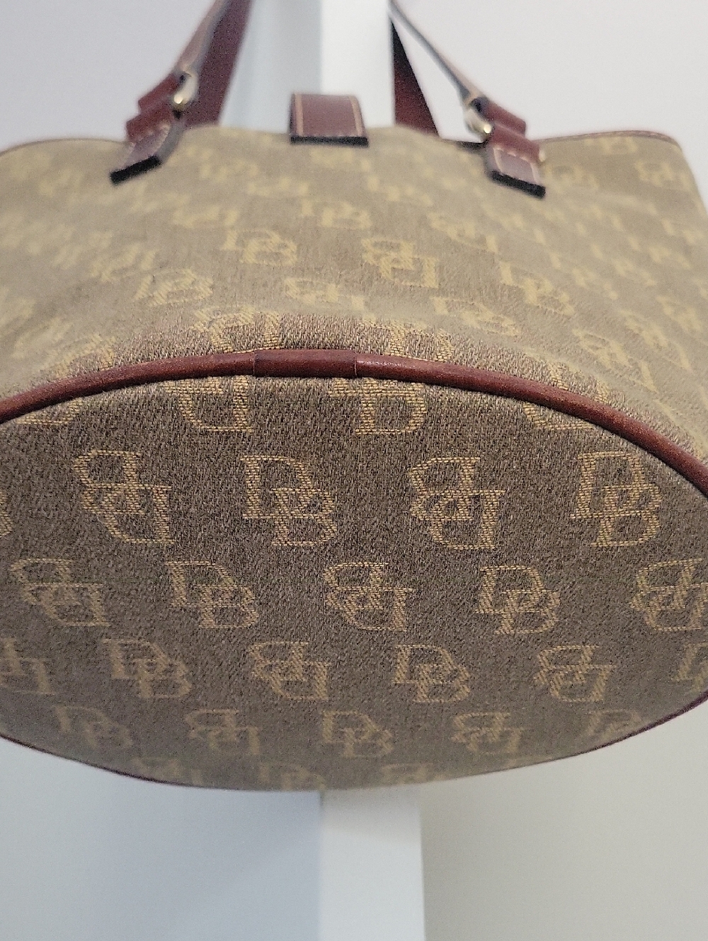 Vintage 1975 Dooney & Bourke Brown Monogram Bucket Bag with Cognac Brown Trim - Picture 11 of 16
